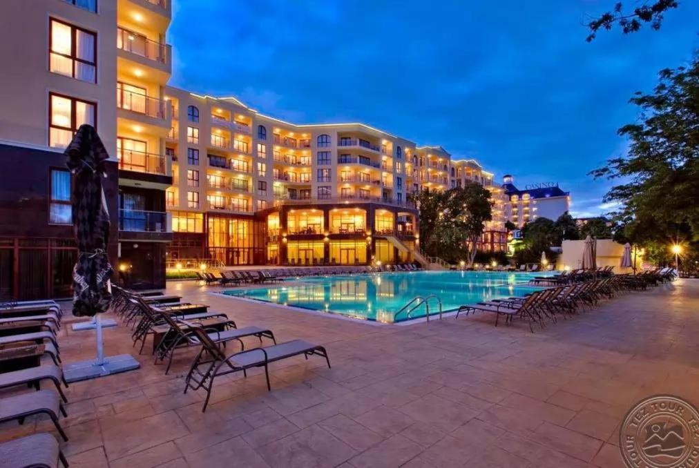 Golden Line Aparthotel โกลเดน แซนส์ ภายนอก รูปภาพ