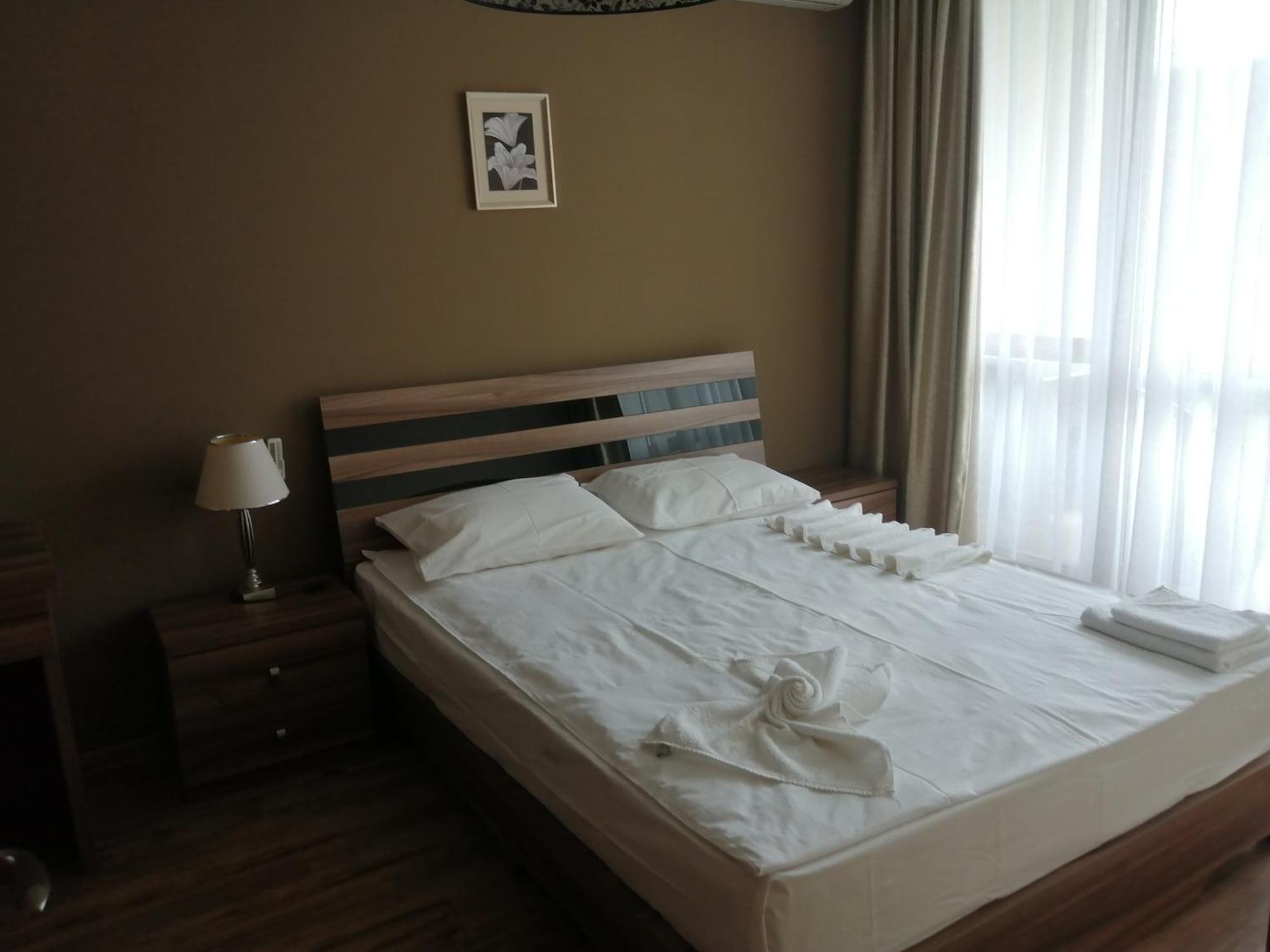 Golden Line Aparthotel โกลเดน แซนส์ ภายนอก รูปภาพ